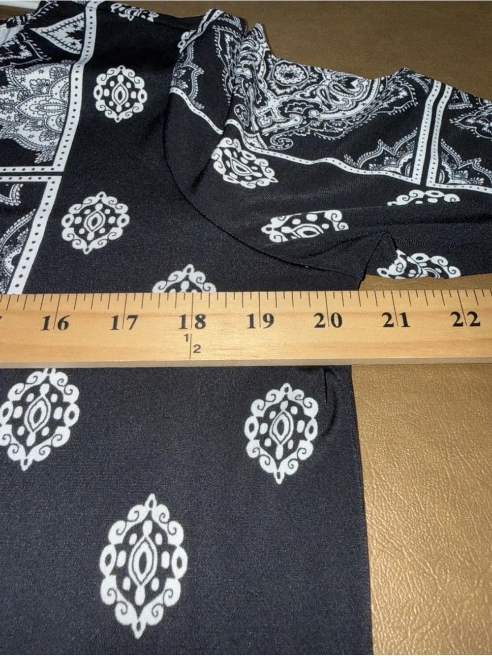 Susan Graver Womens M Liquid Knit Boho Tunic Top Black/White V- Neck 3/4 Sleeve